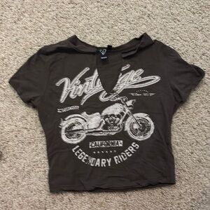 Windsor crop tee, brown v neck with graphic